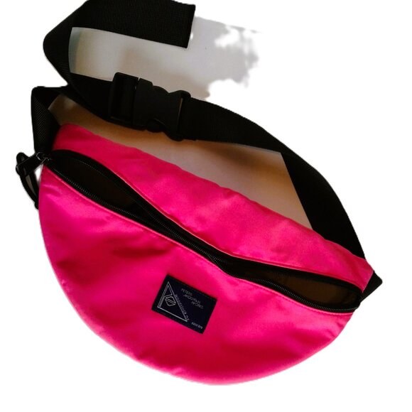 Crossbody Bag for Women with Adjustable Strap. Belt Bag . pre owned. - Picture 2 of 3